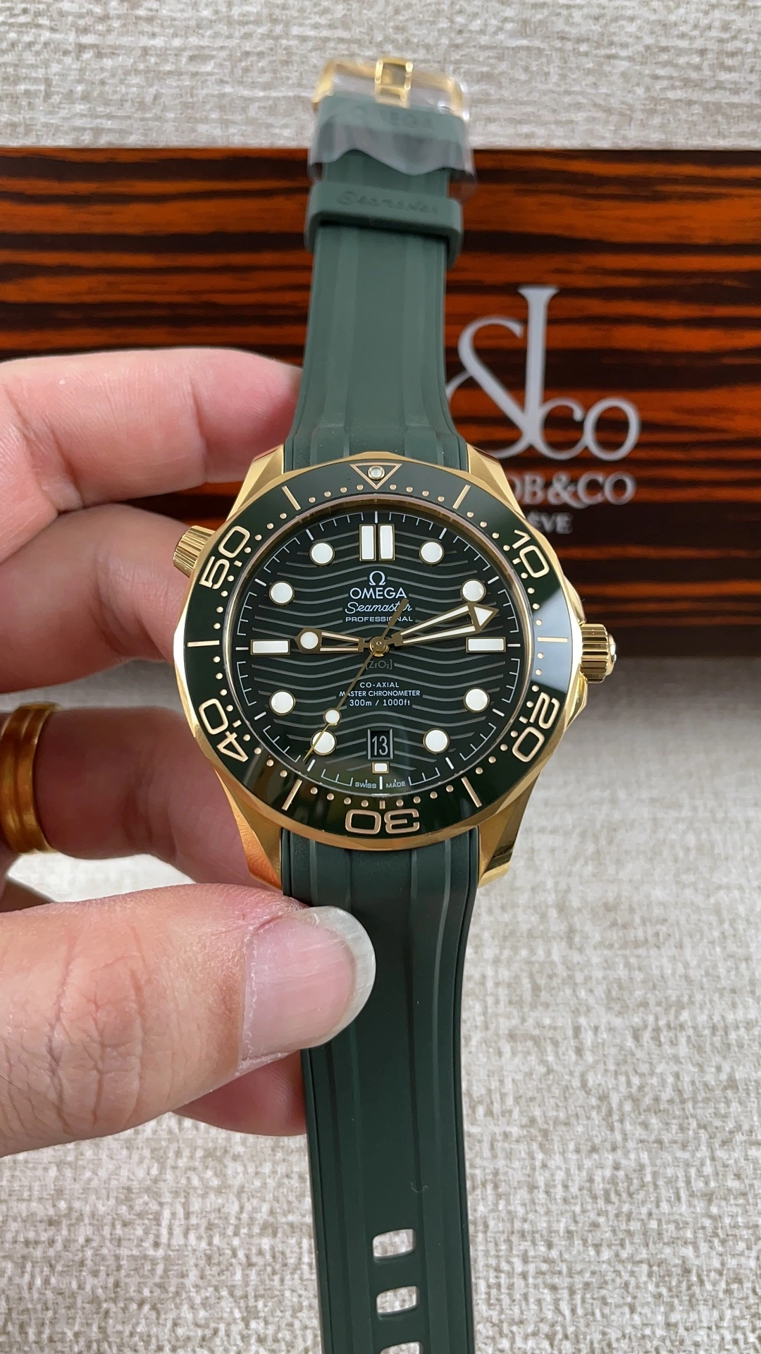Supportive CBD Factory Omega Seamaster Diver 300M “Green & Gold” (210.62.42.20.10.001) 1:1 Super Clone – DD8800 Movement 228